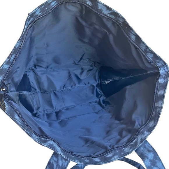 Victoria’s Secret NWT Tie Dye Blue Large Weekender Zipper Tote Shoulder Bag - Picture 6 of 10